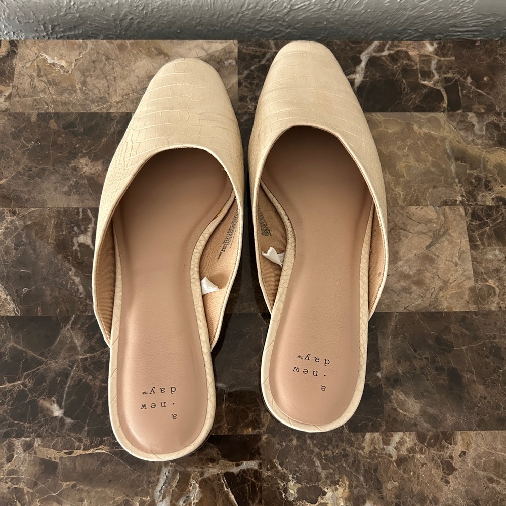 Off White Slip on Flats